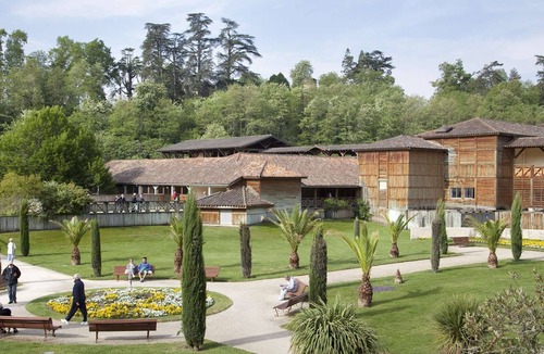 Barbotan-les-Thermes Apartment | Bright studio with balcony, 400 m from the thermal baths, wifi and parking