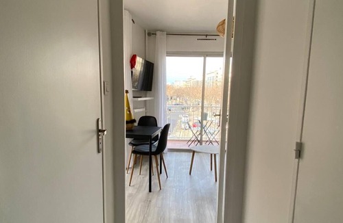 Prado-Perier Apartment | Bright studio with double exposure on the Prado