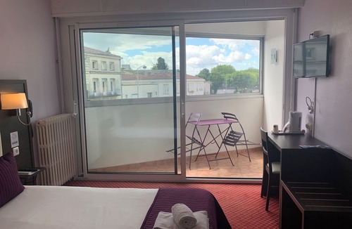 Saintes Hotel | Brit Hotel Bleu Nuit