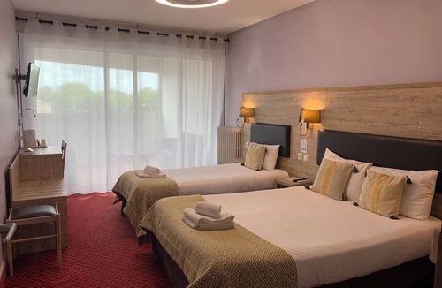 Saintes Hotel | Brit Hotel Bleu Nuit