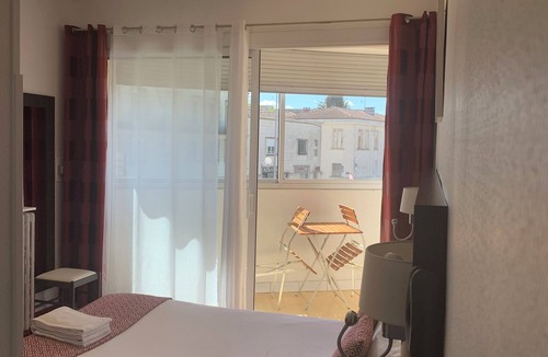Saintes Hotel | Brit Hotel Bleu Nuit
