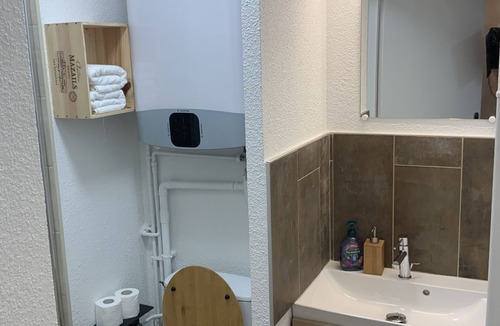 Secteur 4 Apartment | Brooklyn - Modern studio 2 steps from tram A