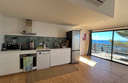 Le Pradet House | Cabanon Moderne, les Pieds Dans L'eau