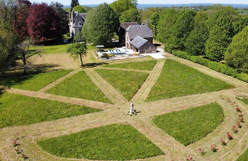 Teissieres-de-Cornet House | Calm and Luxury in the dependence of the Château de la Calmette