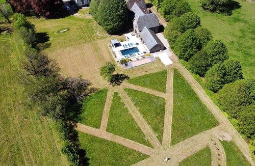 Teissieres-de-Cornet House | Calm and Luxury in the dependence of the Château de la Calmette