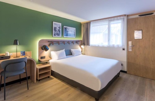 Bron Hotel | Campanile NATURE - Lyon Est Bron Eurexpo