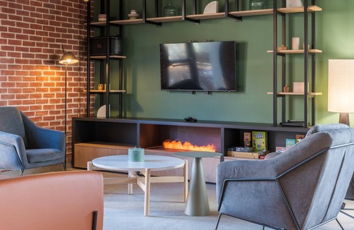 Bron Hotel | Campanile NATURE - Lyon Est Bron Eurexpo