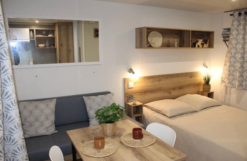 Charlieu House | Camping - ccbbcah - One Bedroom Apartment, Sleeps 2