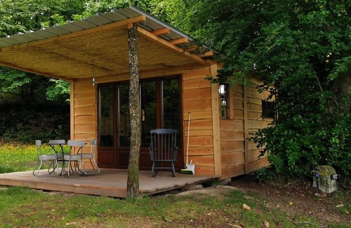 Saint-Aubin-le-Cloud Cabin | Camping La Chagnée - cabane des enfants du marais