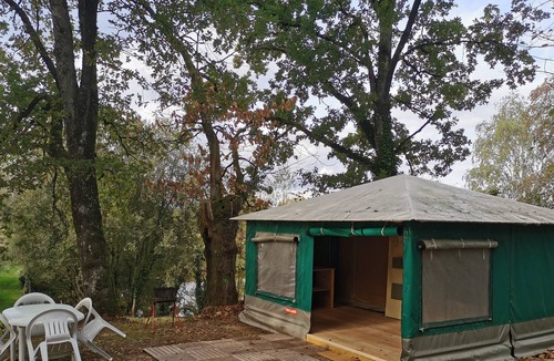 Saint-Aubin-le-Cloud House | Camping La Chagnée - Bungalow toilé