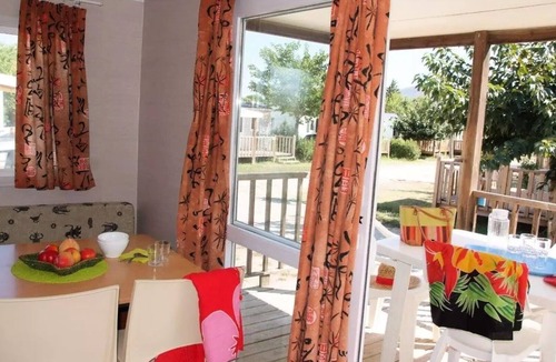 Beynes House | Camping La Célestine* - Mobile home California 3 Rooms 4 People
