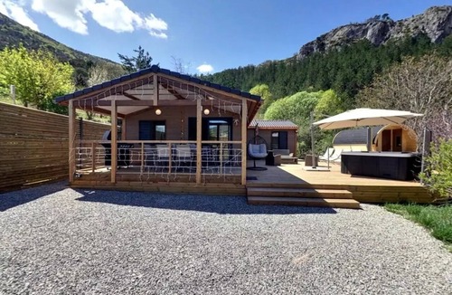 Orpierre Ski Chalet | Camping les Princes d'Orange* - Prestige Chalet 75m² - Jacuzzi - 2 Bathrooms 6 people
