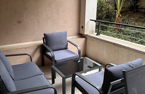 Prado - Republique Apartment | Cannes apartment with pool and parking
