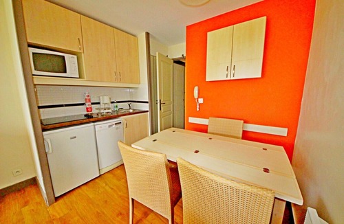 Cap Esterel Apartment | Cap Esterel - Studio Cabine/terrasse/parking/piscine - Proche Plage