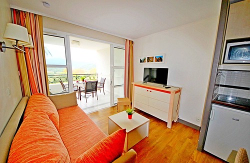 Cap Esterel Apartment | Cap Esterel - Studio Cabine/terrasse/parking/piscine - Proche Plage