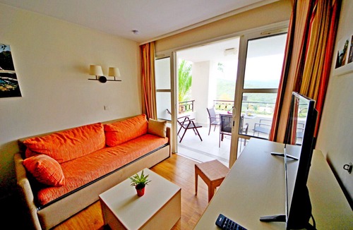 Cap Esterel Apartment | Cap Esterel - Studio Cabine/terrasse/parking/piscine - Proche Plage