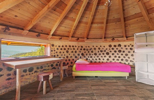 Bargeme RV Rental | Caravan 'Case Africaine' with Mountain View, Shared Terrace and Wi-Fi