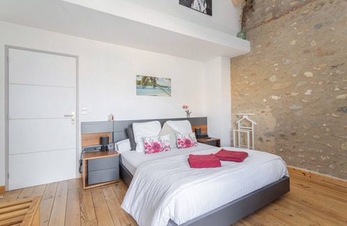 Bages Bed & Breakfast | Caribbean Room with Shared Pool and Terrace