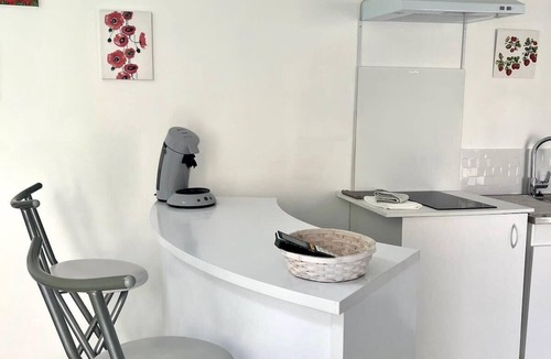 Brive-la-Gaillarde Apartment | Casa 4 Saisons - Studio - Piscine/Jardin - Proche centre-ville