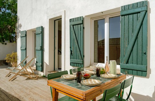 La Garde Apartment | Casa Amore - Bas de Villa avec Terrasse proche des Plages