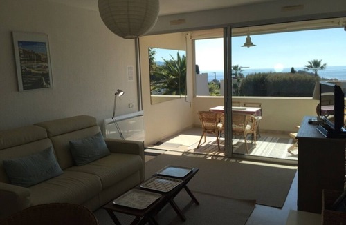 Cassis Apartment | Cassis, Apartment with terrace, sea and cliff views. Private parking, Wifi.