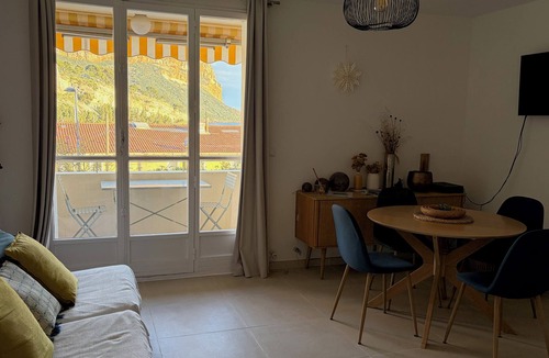 Cassis Apartment | Cassis, downtown: "La Rade" apartment, behind the harbor, nice view, and parking