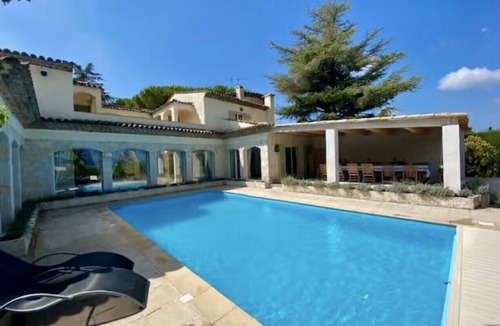 Mouans-Sartoux Villa | Castel Carpe Diem is a luxury villa with private pool, located between Cannes and Grasse