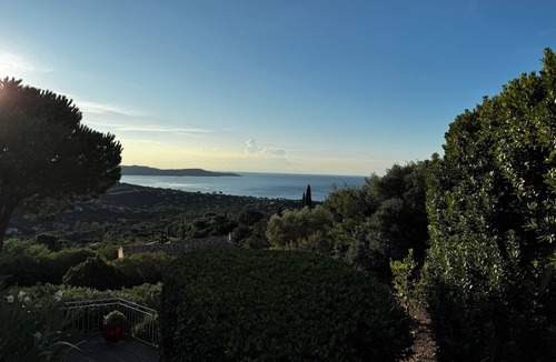 Cavalaire-sur-Mer Villa | Cavalaire Self-contained apartment in villa for 6/8 people (10/12p on request)