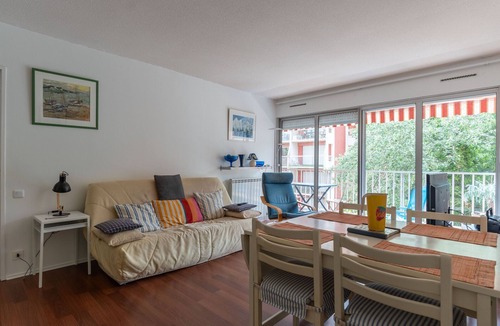Arcachon Apartment | Central Arcachon: Cozy T2, Nearby Beach, Private Parking, WiFi