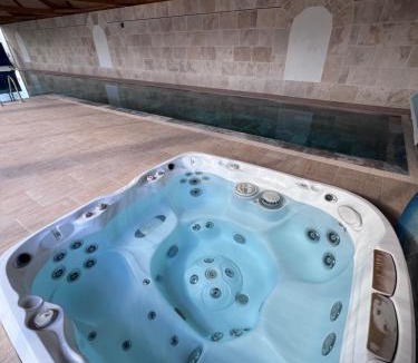 Saint-Bonnet-de-Four Bed & Breakfast | château Camus