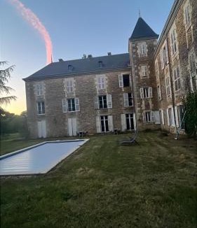 Celle-Levescault Bed & Breakfast | Château de La Grange