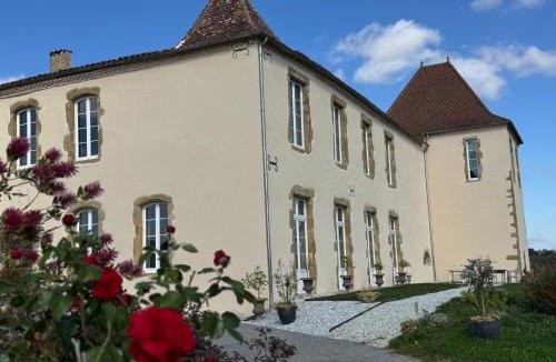 Loubedat Bed & Breakfast | Château de Mauhic - 15th century