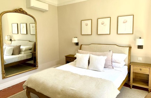 Montfavet Bed & Breakfast | Château Saint Perret
