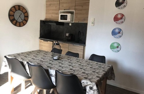La Joue du Loup Ski Chalet | Chalet, 150m from resort center, view mountain, swimming pool, sauna, terrace, parking, tv