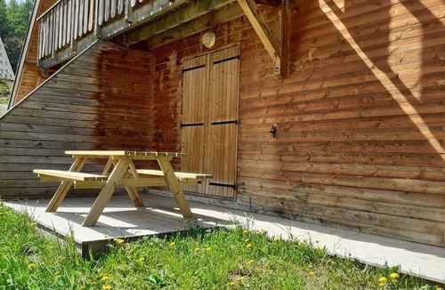 La Joue du Loup Ski Chalet | Chalet, 150m from resort center, view mountain, swimming pool, sauna, terrace, parking, tv