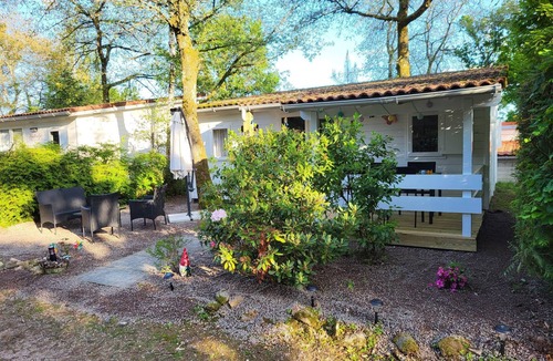 Champs-Romain Ski Chalet | Chalet at camping Le Verdoyer* Dordogne France 4 pers./2 bedrooms