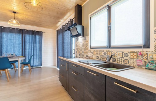 Plobannalec-Lesconil Ski Chalet | Chalet 'Bois À 2kms De La Plage' with Private Terrace and Private Garden