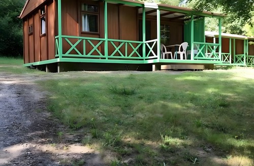 Bretagne-d'Armagnac Apartment | Chalet 'Campitel 4 Personnes 91' with Private Terrace, Private Garden and Wi-Fi