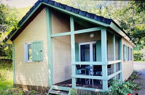 Lissac-sur-Couze Ski Chalet | Chalet climatisé avec piscine et lac à proximité