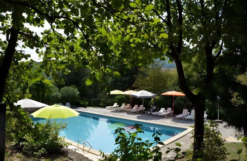 Les Vans Ski Chalet | Chalet "Comfort Shared Pool" with Pool, Shared Terrace, and Wi-Fi