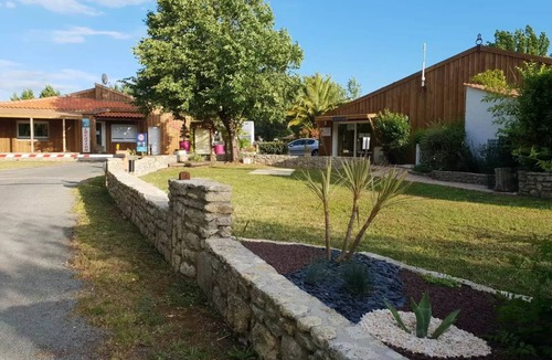 Le Chateau-d'Oleron Ski Chalet | Chalet confort - 2 Bedrooms + TV 4 people