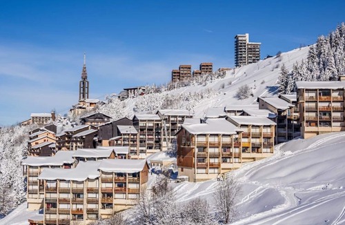 Le Bettaix Ski Chalet | Chalet "Des Abeilles" with Mountain View