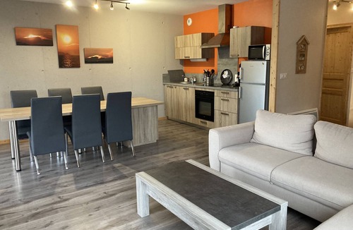Laveissiere Apartment | Chalet E R-2 Masseboeuf