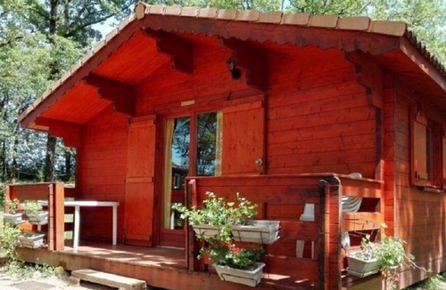 Saint-Cirq-Lapopie Ski Chalet | CHALET KNOWS THE CHARM OF ALL WOOD SPACIOUS STAY