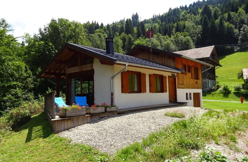 La Riviere-Enverse Ski Chalet | Chalet Le Cochon Noir sleeps 8 self catered big mountain view + logburner FAB