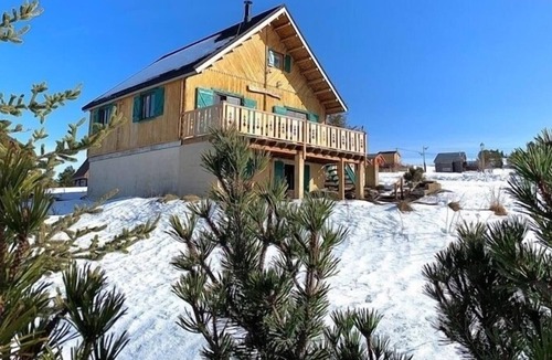 Camurac Ski Chalet | Chalet 'Les Volets Verts' with Mountain View, Private Sauna & Wi-Fi