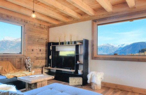 Combloux Ski Chalet | Chalet Mont Blanc view with outdoor jacuzzi