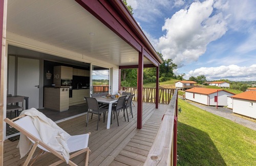Hasparren Ski Chalet | Chalet Oihana Avec vue sur la Campagne Basque et Piscine