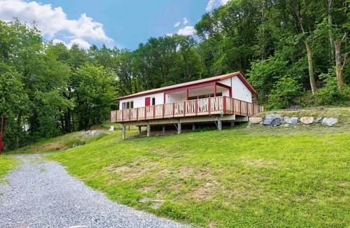 Hasparren Ski Chalet | Chalet Oihana Avec vue sur la Campagne Basque et Piscine