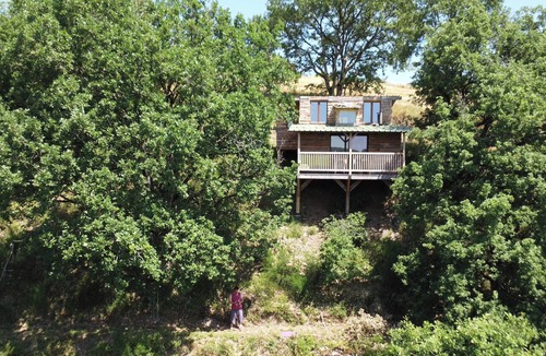 Villefranche-de-Panat Ski Chalet | Chalet perched between river and lake